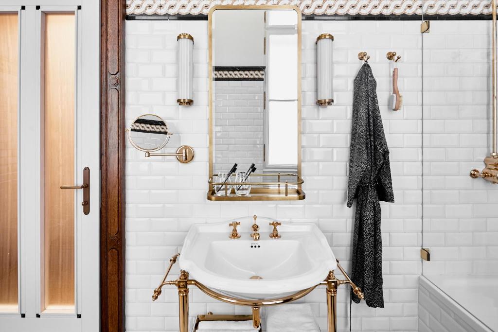 Wonderful bathroom elements at Callas